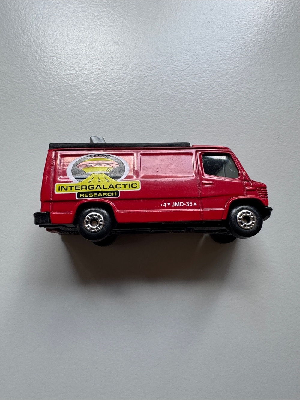 Matchbox Intergalactic Research Red Van 1989